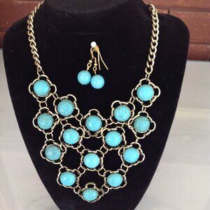 Beautiful Necklace & Earrings Statement Piece
